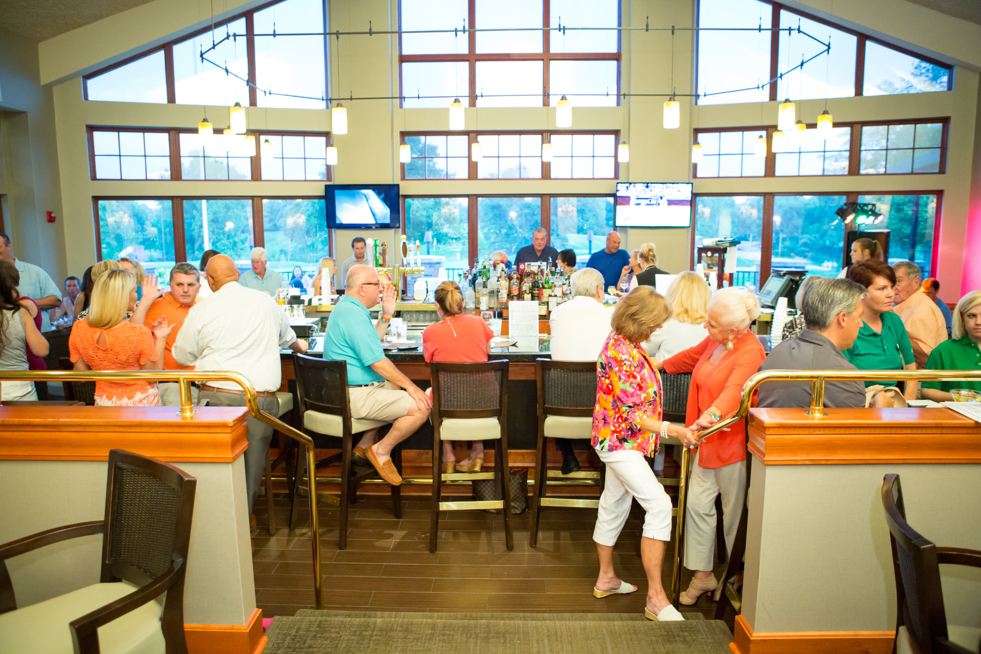 Golf-club-bar-crowd-evening-gathering-St_-Clair-Country-Club
