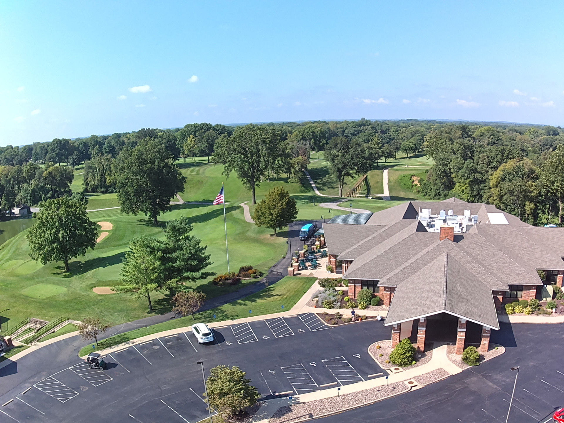 Aerial-view-golf-club-house-parking-lot-St_-Clair-Country-Club