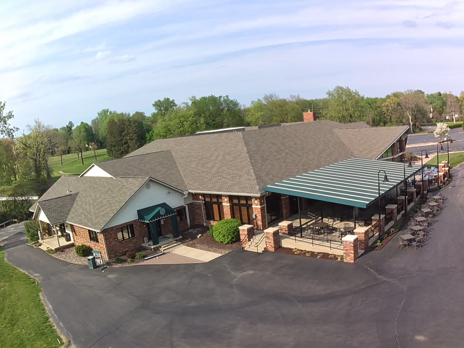 Golf-Clubhouse-Aerial-View-Patio-Seating-St_-Clair-Country-Club